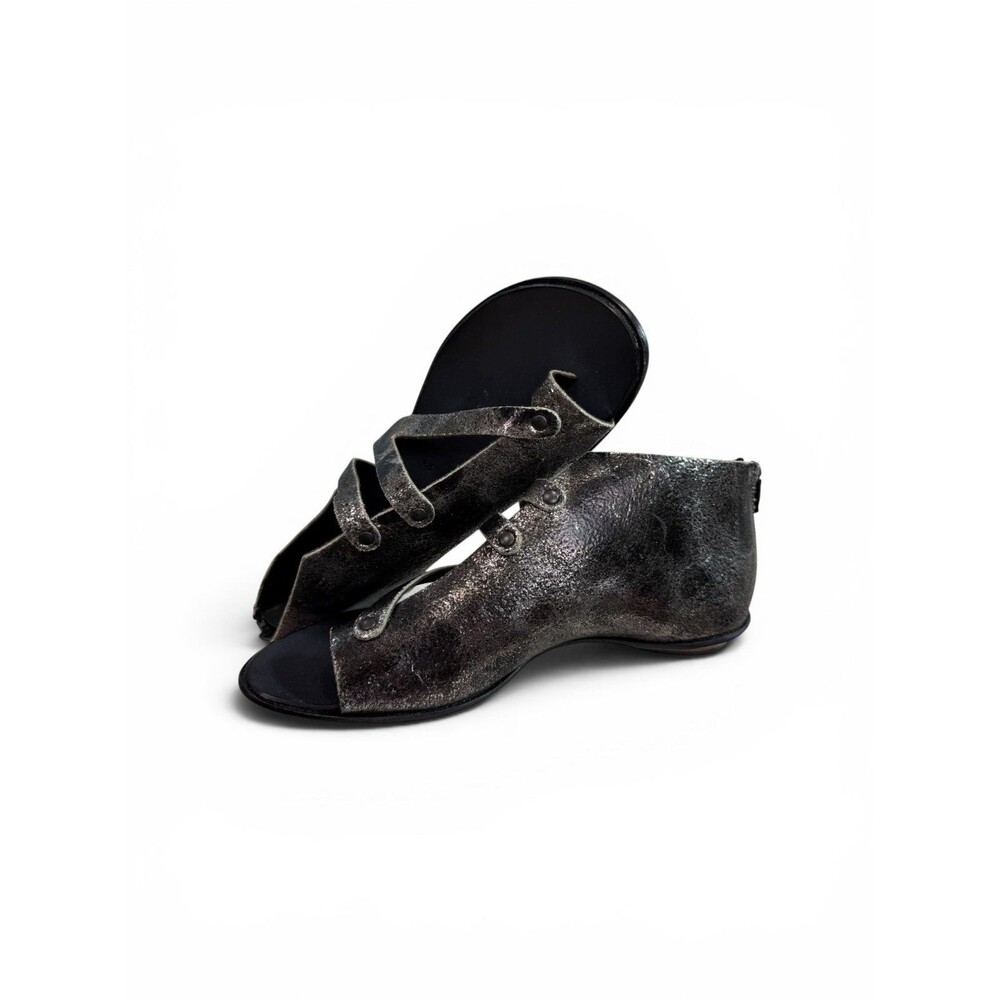 Cydwoq Vintage CIVILIAN Pewter Silver Leather Flat Sandal $324 Size EU 38/US 8